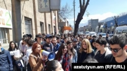 Протестувальники у Ванадзорі, Вірменія, 16 квітня 2018 року