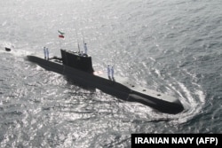 Подлодка класса "Гадир" ВМС КСИР на учениях в Ормузском проливе. 23 февраля 2019 года