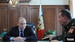 Орусия президенти Владимир Путин Росгвардиянын башчысы Виктор Золотов менен жолугушууда. Кремль, 5-апрель, 2016-жыл.