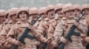 Российские солдаты маршируют на репетиции парада Победы на военной базе в Латакии