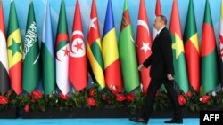 Turkey -- Azerbaijani President Ilham Aliyev attends the 13th Organization of Islamic Cooperation (OIC) Summit at Istanbul Congress Center (ICC) in Istanbul, April 14, 2016