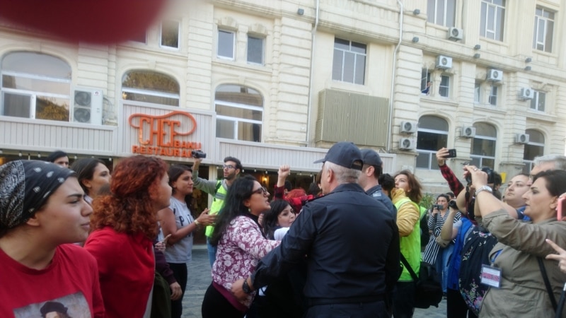 Әйелдерге зорлық көрсетуге қарсылық білдірген Баку белсенділерін полиция ұстады