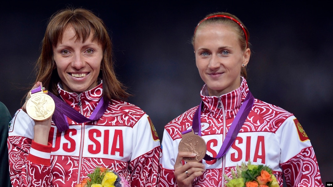 London olimpiadasında 800 metr məsafəyə qaçışda 1-ci və 3–cü yerləri tutan Mariya Savinova və Ekaterina Poistogova. İndi onları ömürlük diskvalifikasiya gözləyə bilər.