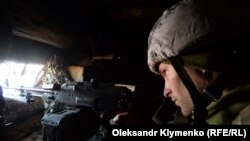 Український військовий біля Золотого, Луганської області, 14 лютого 2020 року