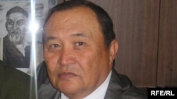 Казахский писатель-прозаик Аким Тарази.