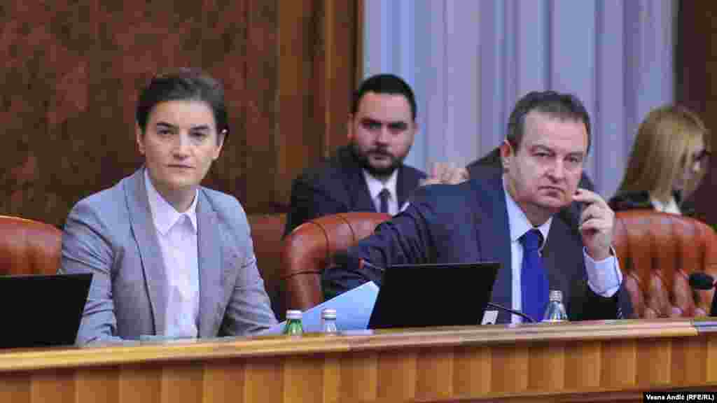 СРБИЈА - По изборот на шефот на српкста дипломатија, Ивица Дачиќ, за собраниски спикер, неговата функција министер за надворешни работи ќе ја преземе премиерката на Србија, Ана Брнабиќ.