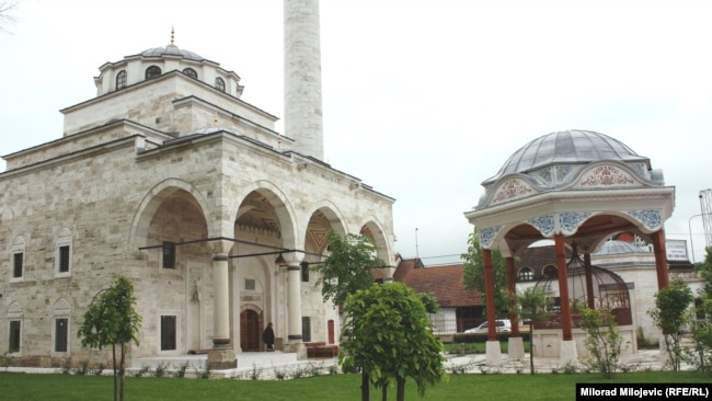 Xhamia Ferhadija u rindërtua dhe u hap më 7 maj të vitit 2016.