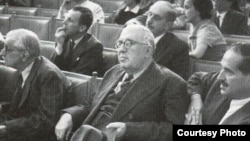 Садри Максуди уртада (1878-1957)