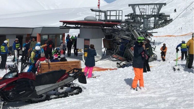 Повредени 10 скијачи поради неисправна жичарница во Грузија 