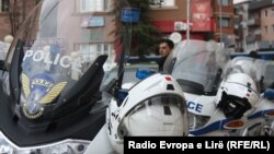 Policija Kosova ima jedinicu koja se bavi borbom protiv sajber kriminala, ali te kapacitete treba povećati, smatra bivši direktor Policije Rašit Ćaljaj (kosovska policija na fotografiji)