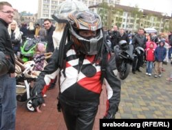 У шлеме з «дрэдамі»