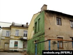 Дом N7а — зьлева, правы дом зруйнаваны цалкам