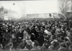Під час урочистостей в Києві на Софійському майдані з нагоди проголошення Акту Злуки, 22 січня 1919 року