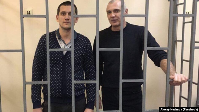 Журналист Алексей Назимов и депутат горсовета Алушты Павел Степанченко в суде