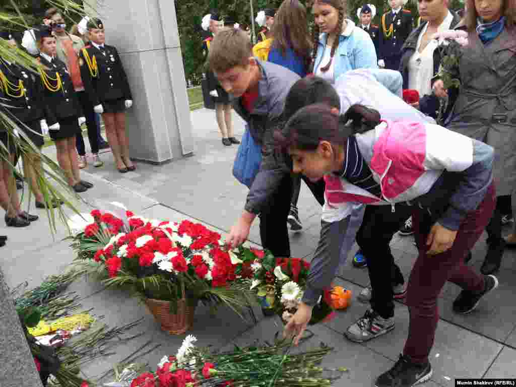 Акция памяти у &quot;Театрального центра на Дубровке&quot; &nbsp;03.09.2014