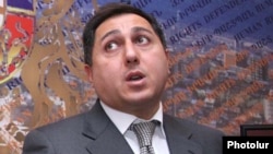 Armenia -- The state human rights ombudsman, Armen Harutiunian, at a news conference, 8Oct2010.