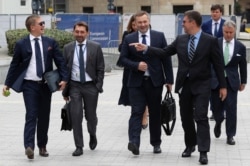 Голова правління «Нафтогазу» Андрій Коболєв (ліворуч) та міністр енергетики та захисту довкілля Олексій Оржель після газових переговорів у Брюсселі, вересень 2019 року