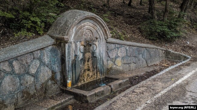 Питьевой источник в селе Орлиное