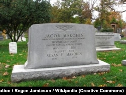 Могила Якова Макогона (1880–1956) у США на військовому цвинтарі в Арлінгтоні, штат Вірджинія