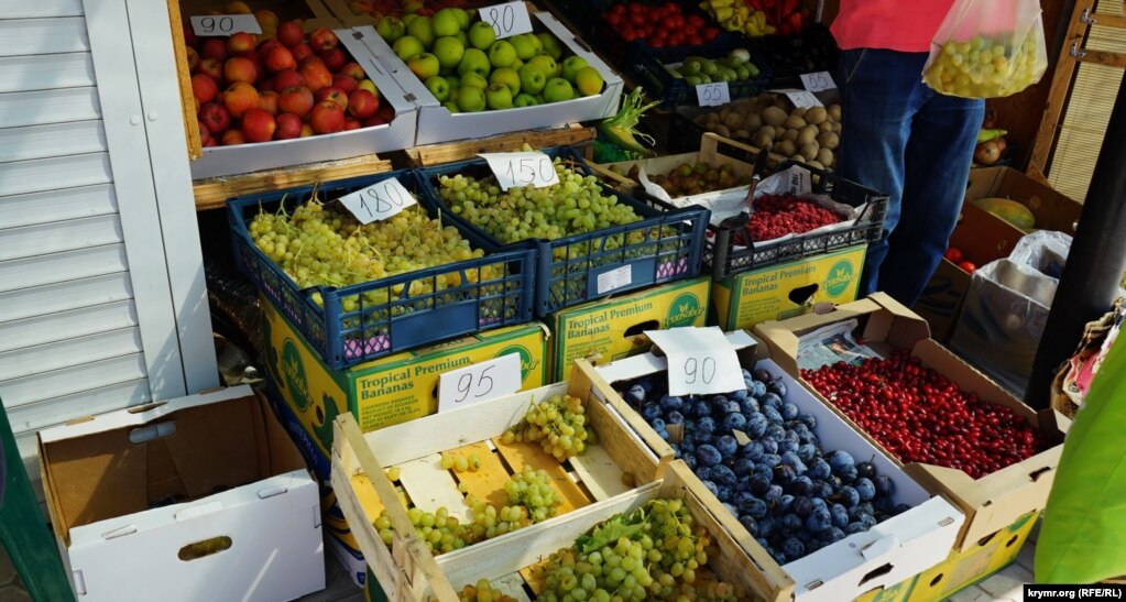 Цены на фрукты в Межводном не сильно отличаются от симферопольских