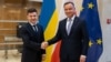 Volodimir Zelenszkij ukrán elnök (balra) és Andrzej Duda lengyel elnök közös brüsszeli tájékoztatójukon 2019. június 4-én