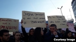 Thirrjet e studentëve gjatë protestës në Tiranë