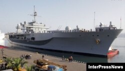 Luftanija USS Mount Whitney në portin Butumi në Gjeorgji