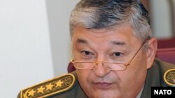 Мухтар Алтынбаев в бытность министром обороны Казахстана