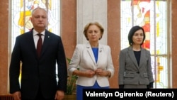 Preşedintele Igor Dodon, premierul Maia Sandu şi preşedintele Parlamentului Zinaida Greceanâi. 11 iunie 2019