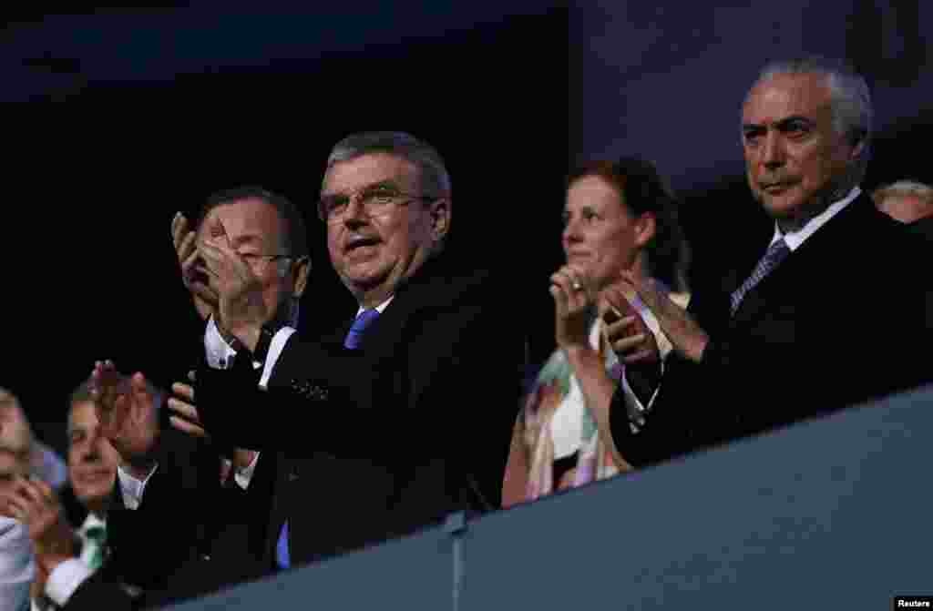 The president of the International Olympic Committee, Thomas Bach (center), and Brazil&#39;s interim president, Michel Temer, watch the festivities.