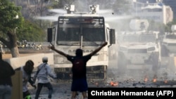 Anti-government protesters clash with security forces in Caracas, May 1, 2019