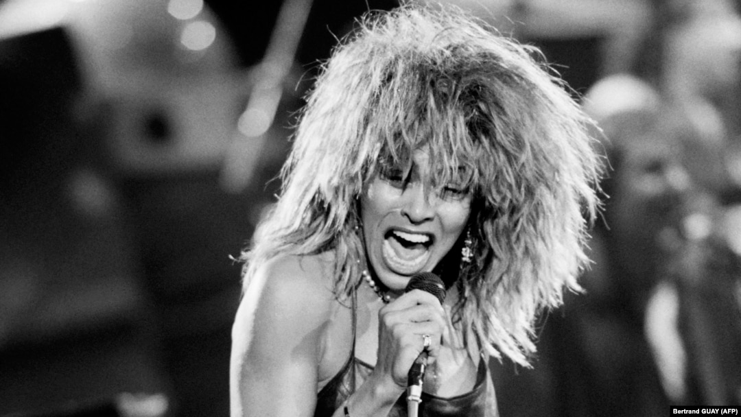Tina Turner na nastupu 1987. u Palais Omnisports u Parizu, tokom prvog koncerta svoje nove turneje, tada prve nakon šest godina.