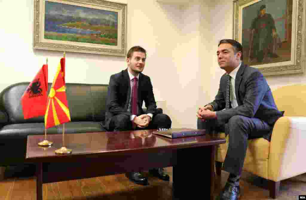 МАКЕДОНИЈА - Министерот за надворешни работи Никола Димитров и се заблагодари на Албанија за неодамнешната ратификација на Протоколот за пристапување во НАТО во албанскиот Парламент. На средбата со неговиот албански колега Гент Цакај било разговарано за заедничките европски визии на двете земји.