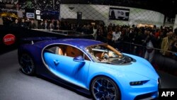 Bugatti Chiron modeli İsveçrədə maşın səsrgisində, Mart, 2016