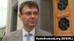 Данило Гетьманцев уже заявив журналістам, що Верховна Рада «не може не відреагувати» на заяву Смолія
