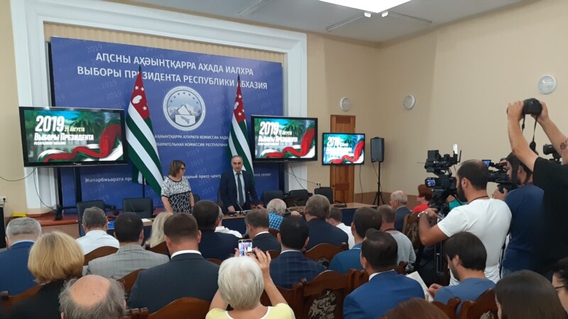 По данным абхазского Центризбиркома на 18:00, явка избирателей составила 48,48%