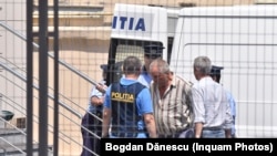 Suspectul Gheorghe Dinca în arestul poliției