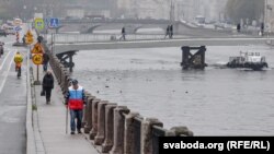 Дарёи Нева аз маркази шаҳри Санкт-Петербург мегузарад