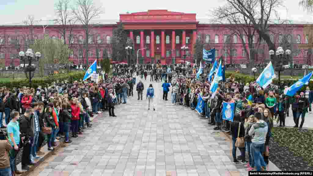 Студенты Киевского университета на митинге протеста