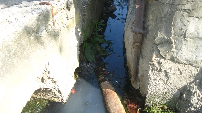 Власти Волгограда заявили, что причиной крупнейшей аварии канализации стали трубы 1970-х годов