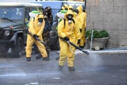 Коронавирус пандемиясы кезінде көшелерді залалсыздандыру. Көрнекі сурет.