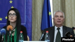 Armenia - Armenian Justice Minister Arpine Hovannisian (L) and Piotr Switalski, the head of the EU Delegation in Armenia, attend a seminar on judicial reforms in Yerevan, 30May2016.