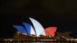 Ավստրալիա -- Սիդնեյի Օպերայի տունը լուսավորվել է Ֆրանսիայի ազգային գույներով՝ ի հիշատակ նոյեմբերի 13-ի ահաբեկչության զոհերի, 14-ը նոյեմբերի, 2015թ․