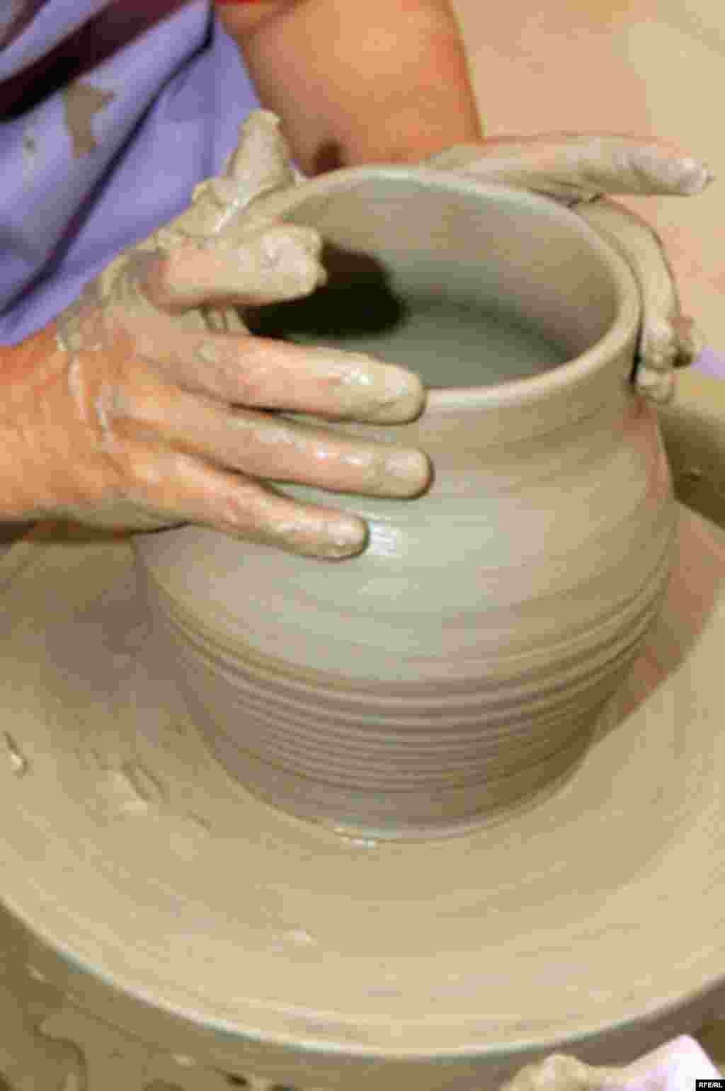 UAE, Homa Vafaee Pottery, Homa Vafaee Currently living and working in Abu Dhabi., 03/15/2007