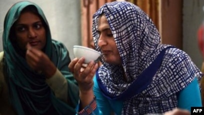 50 жастан асқан мас қыздардың ұйықтап жатқан порно видеосы