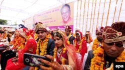 Массовый обряд бракосочетания в Индии