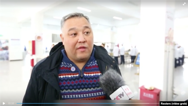 Советник посла Казахстана в Китае Манарбек Кабазиев дает интервью CCTV.