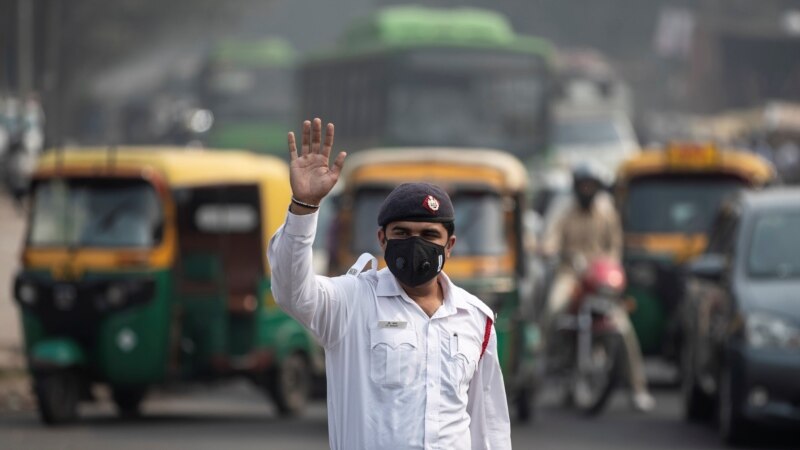 Nju Delhi zatvara škole na sedam dana zbog zagađenja