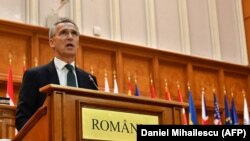 Jens Stoltenberg vorbind în parlamentul de la București, 9 octombrie 2017.