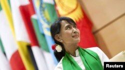  Аун Сан Су Чжи в штаб-квартире МОТ в Женеве